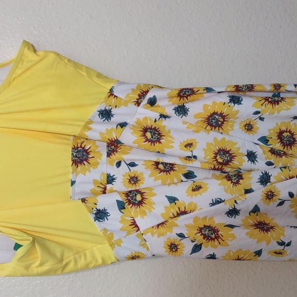 NEW WITH FLAW ONE PIECE YONIQUE SUNFLOWER SWIMSUIT HAS TAGS SIZE 24W - Picture 8 of 14